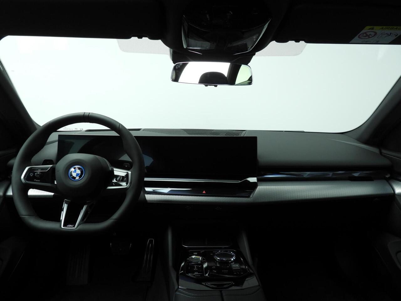 BMW 5-SERIE Touring 530e | M-Sportpakket | LED | Leder | HUD | Trekhaak | Schuifdak | Active cruise | DAB | Harman-kardon sound | Alu 21 inch | Ekris Selection