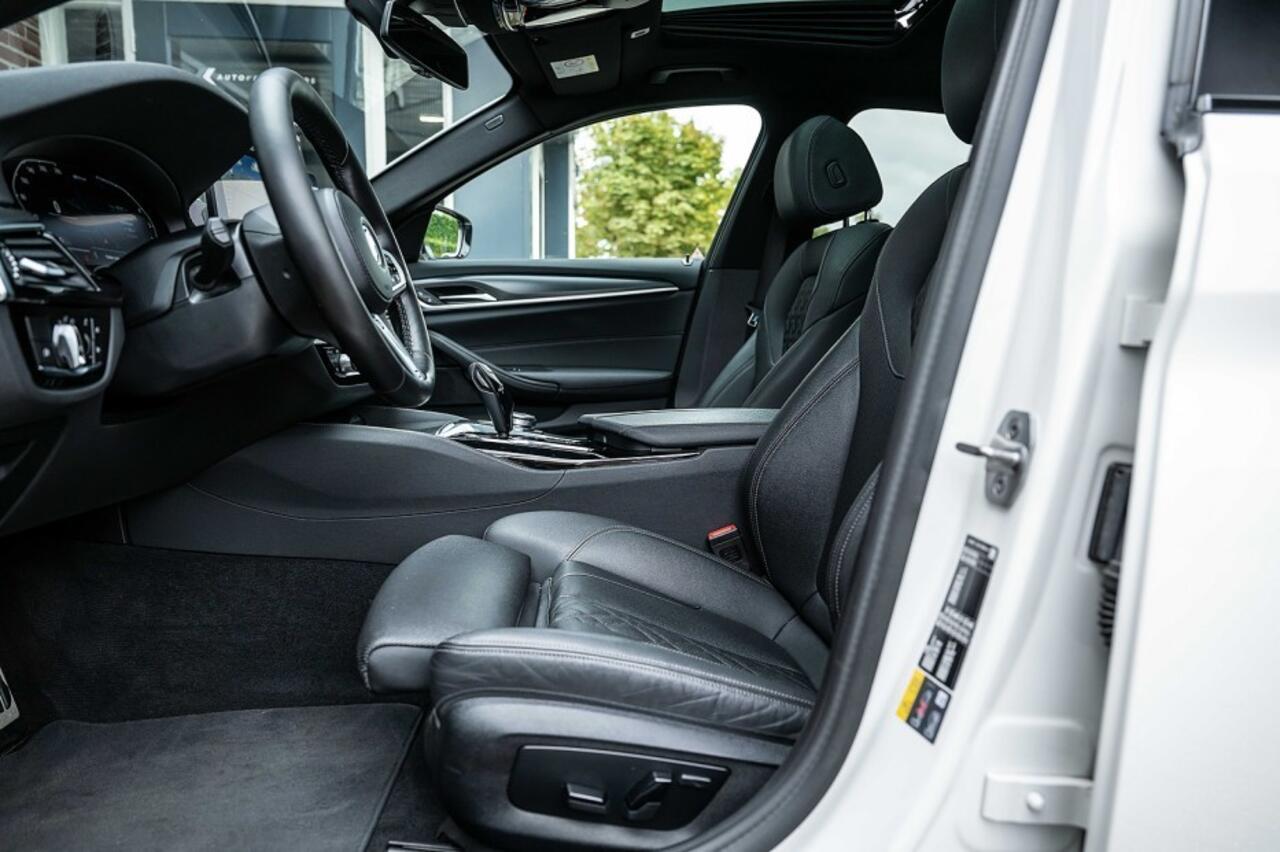 BMW 5-SERIE 530 530e xDrive High Executive | M-Sport | Shadow | Panorama | Laser | Leder | Camera | Trekhaak | 19' inch | Hifi |