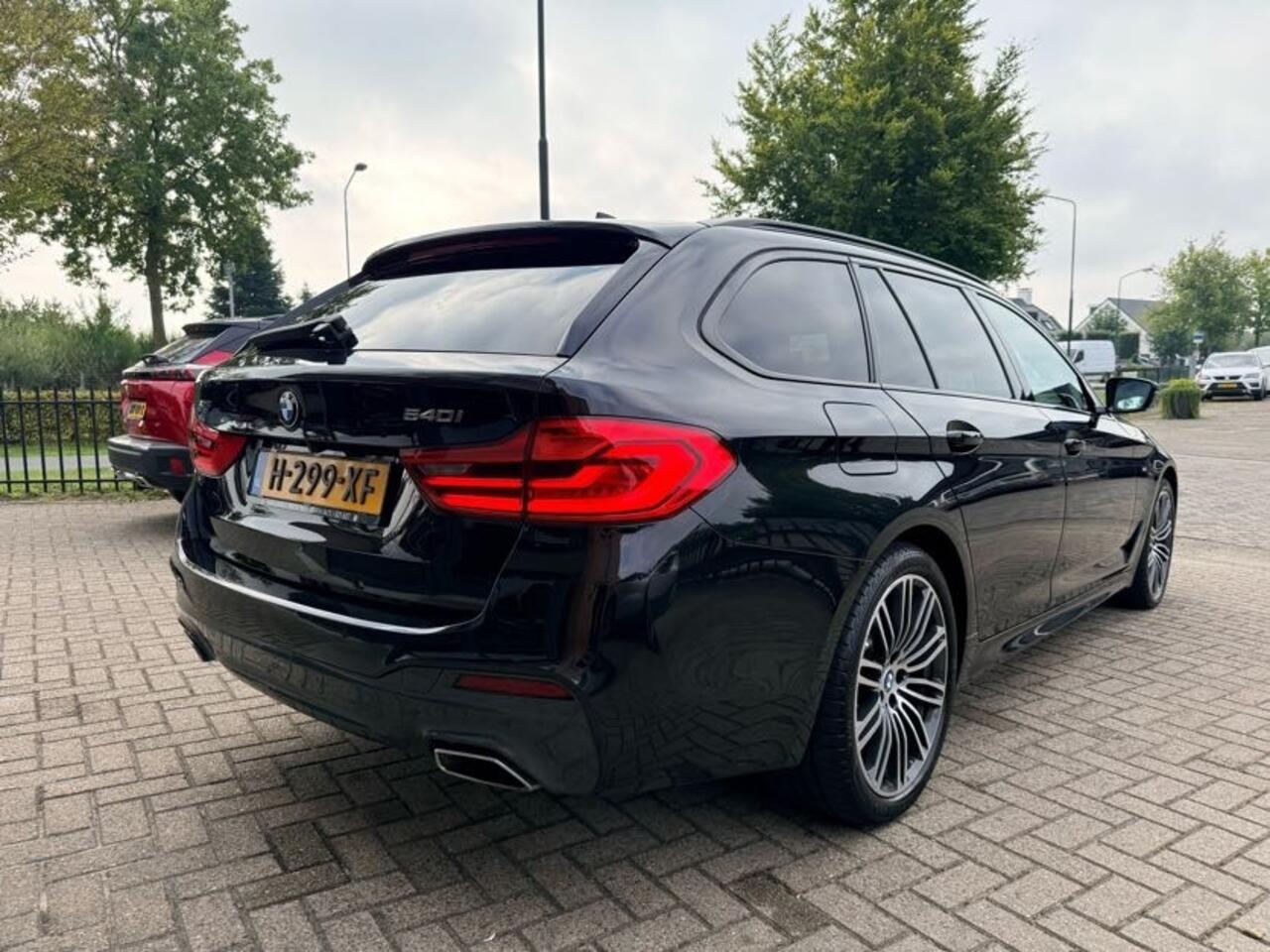 BMW 5-SERIE 540i xD High Exclusive Edition Full options!