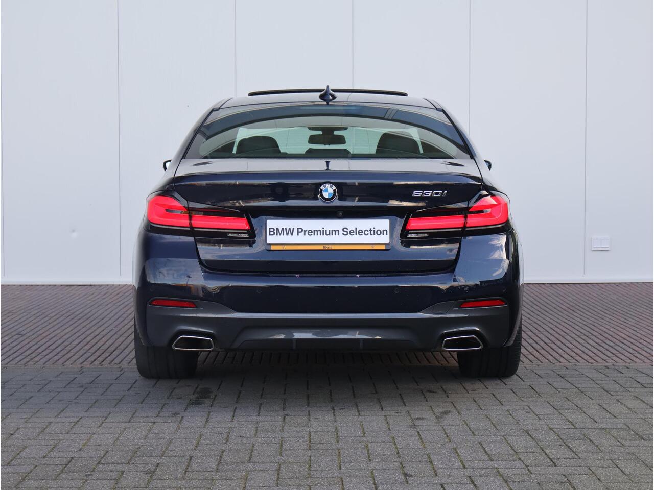 BMW 5-SERIE 530i High Executive Edition M Sportpakket/ Achteruitrijcamera/ Comfortstoelen/ schuif-/kanteldak/ Stoelverwarming/ Laserlight/ HiFi/ Head-Up/ 19 inch LM