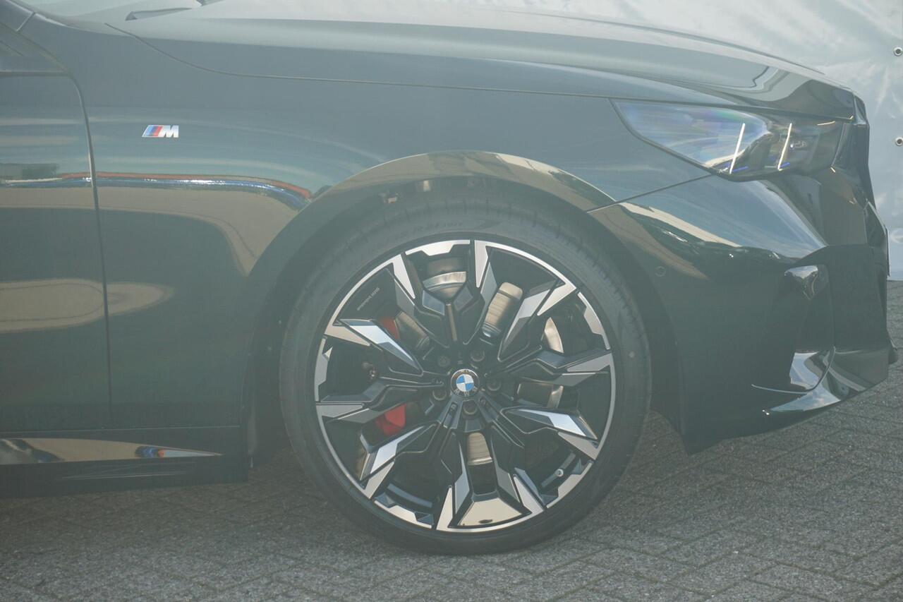 BMW 5-SERIE Touring 530e | M Sportpakket Pro | Individual Lak | Trekhaak | Innovation Pack | Comfort Pack