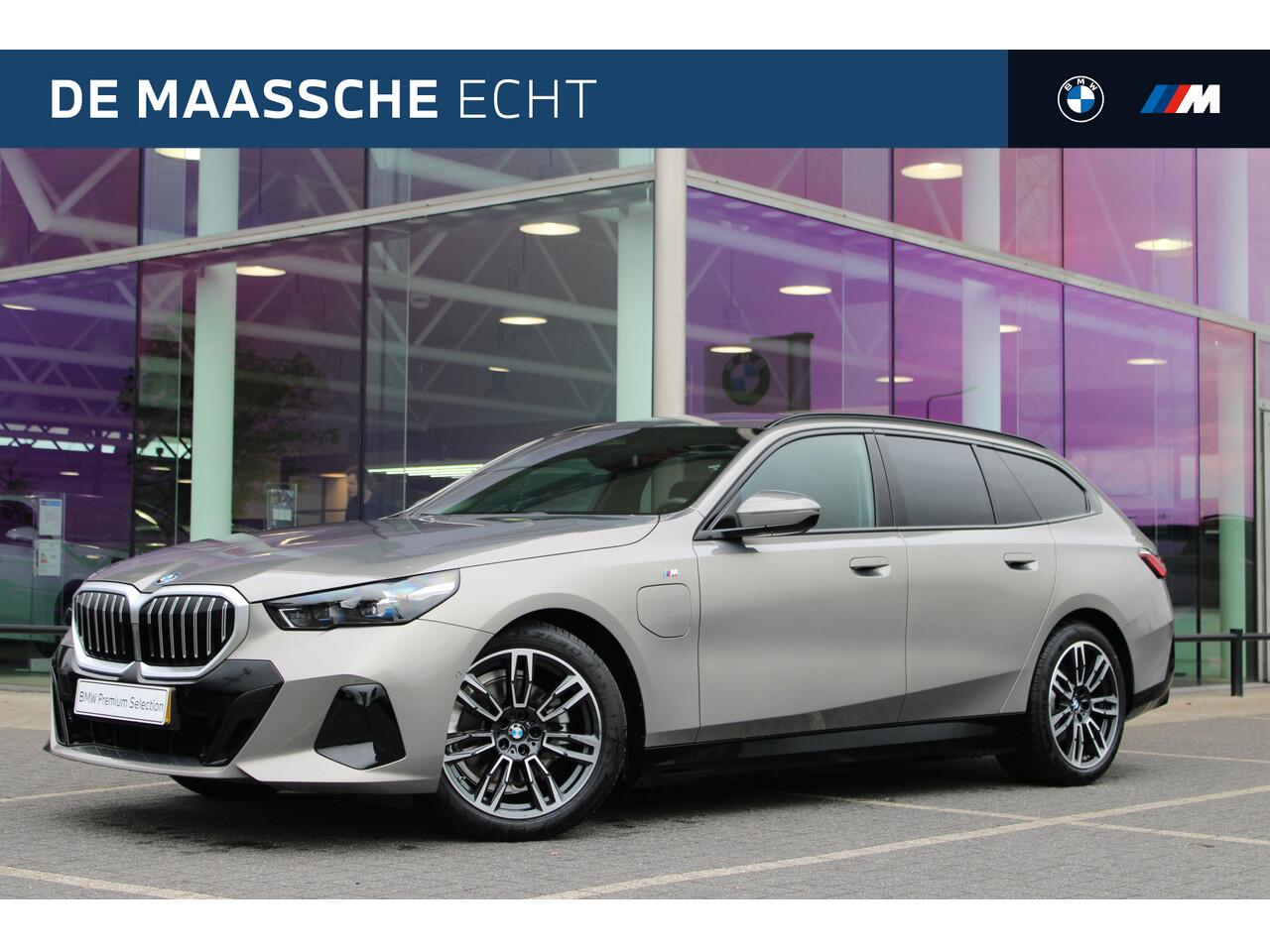 BMW 5-SERIE Touring 530e M Sport M Sport Automaat / Panoramadak / Trekhaak / Achteruitrijcamera / Adaptieve LED / Parking Assistant / Stoelverwarming