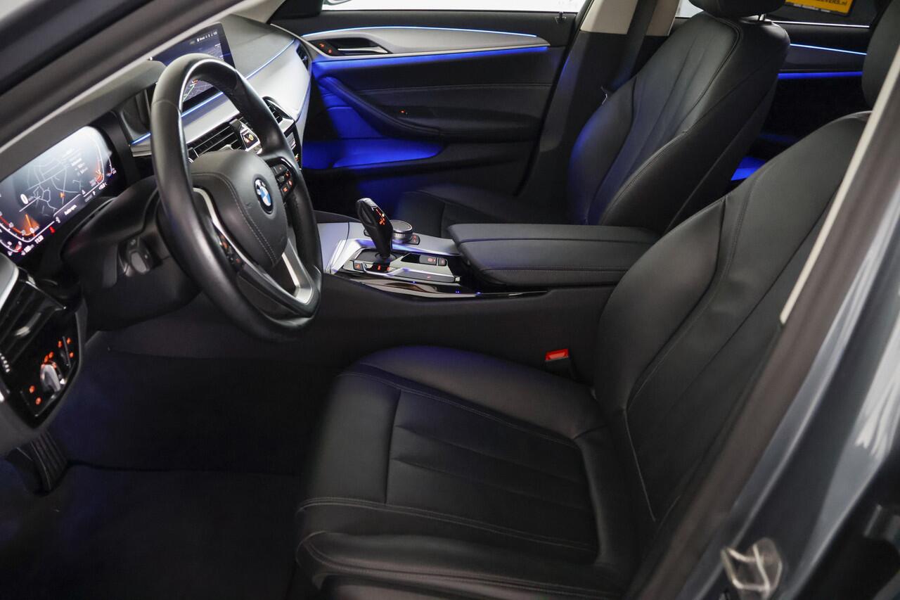 BMW 5-SERIE Touring 520i Business Edition Cruise / Navi / Carplay / Camera / Trekhaak