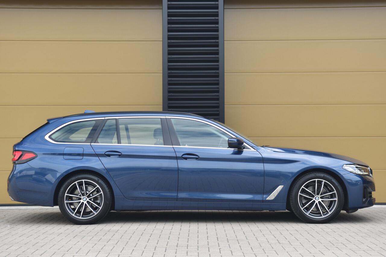 BMW 5-SERIE Touring 520i High Executive Edition * Comfort stoelen * Live cockpit * Grootlicht assistent * Dealer onderhouden *