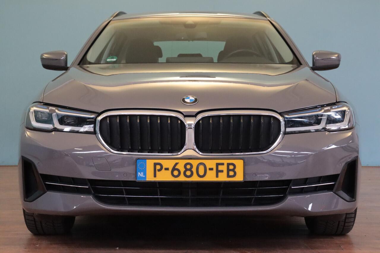 BMW 5-SERIE Touring 520i Business Edition Plus | NAVI | CLIMA | CAMERA + PDC | STOELVERW+GEHEUGEN | LED |