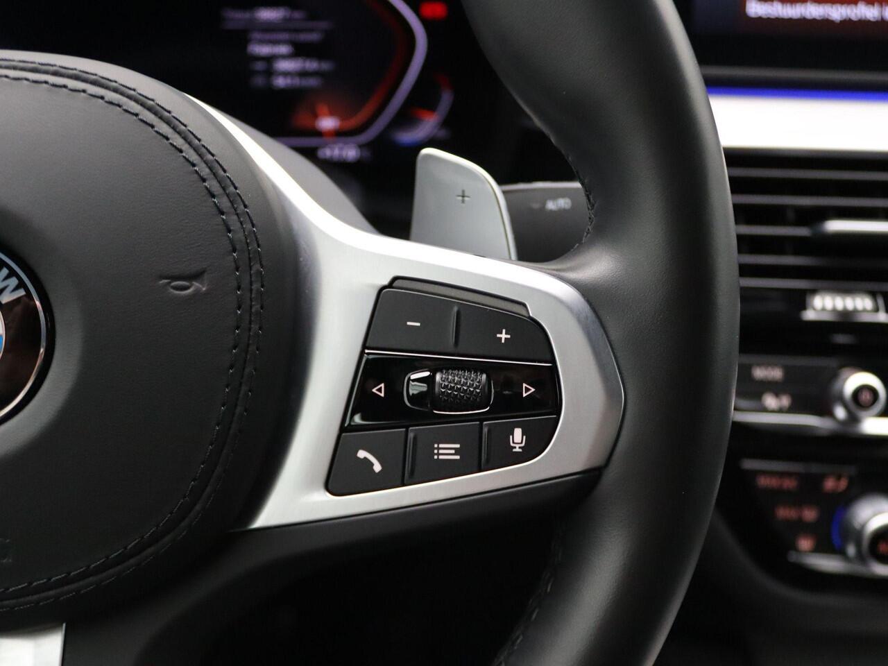 BMW 5-SERIE Sedan 540i M Sportpakket | 4-zone airco | Head-Up Display | Harman Kardon | Driv Ass Prof | 20"