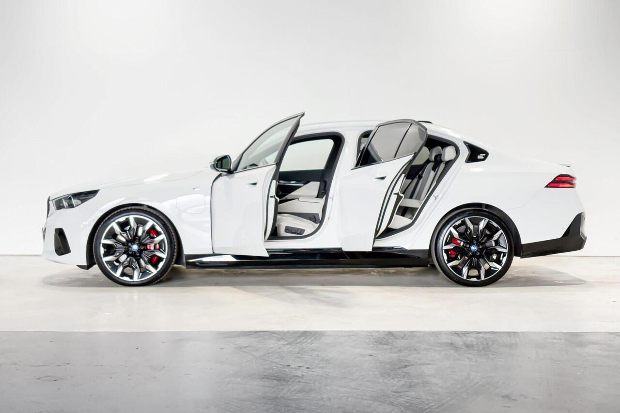 BMW 5-SERIE Sedan 550e xDrive Innovation Pack M Sportpakket Pro Aut.