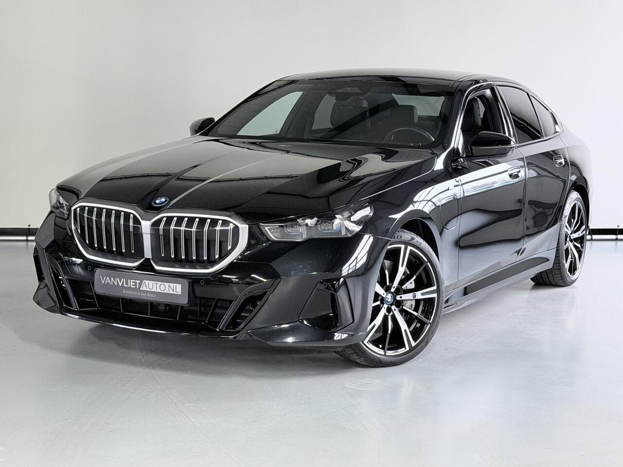 BMW 5-SERIE 550e xDrive M SPORT 4 WHL besturing / Leder