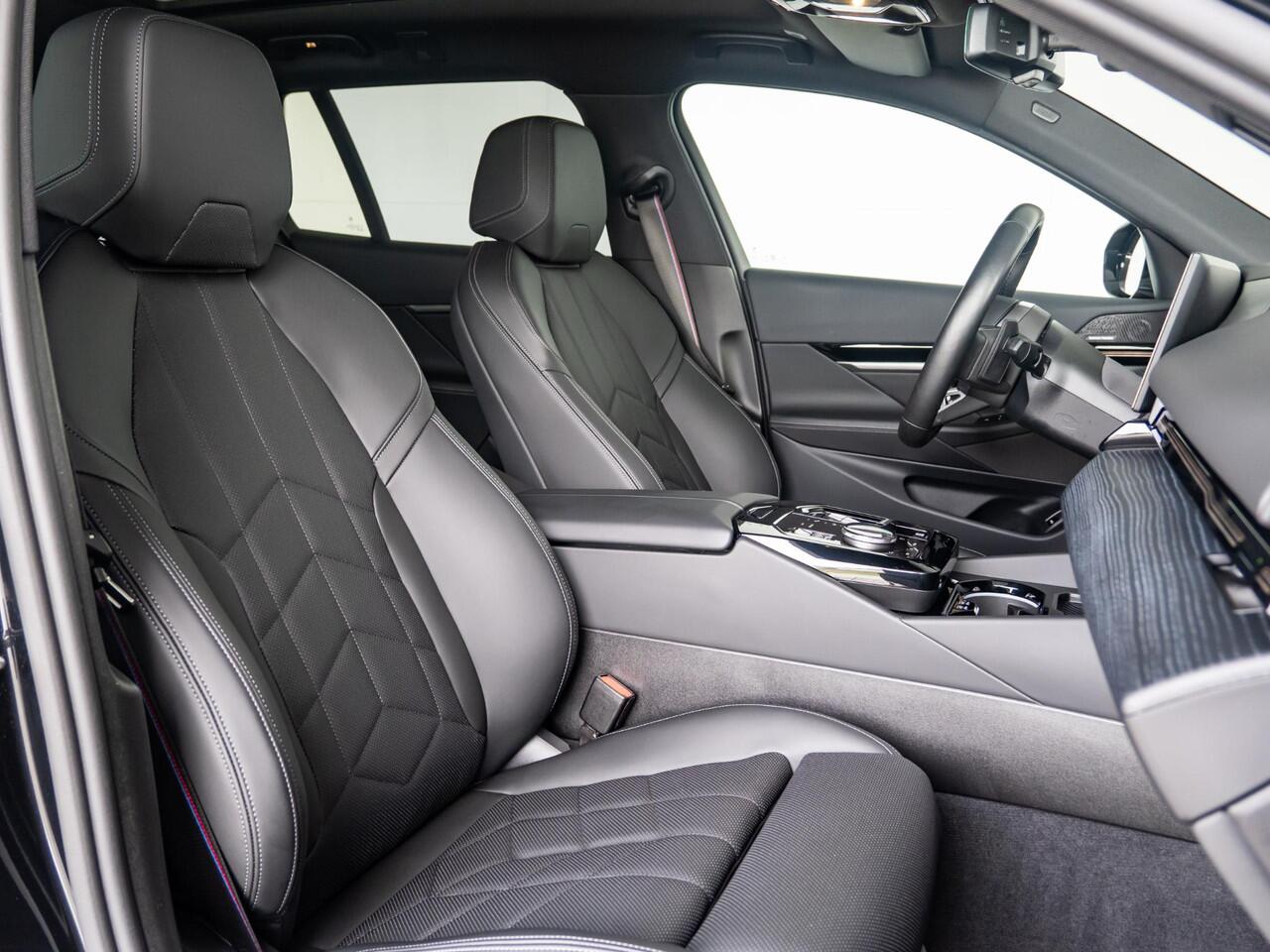 BMW 5-SERIE Touring 540d xDrive | M Sportpakket Pro | Innovation Pack | Comfort Access | Harman-Kardon | Panoramadak | Stoelverwarming | Trekhaak