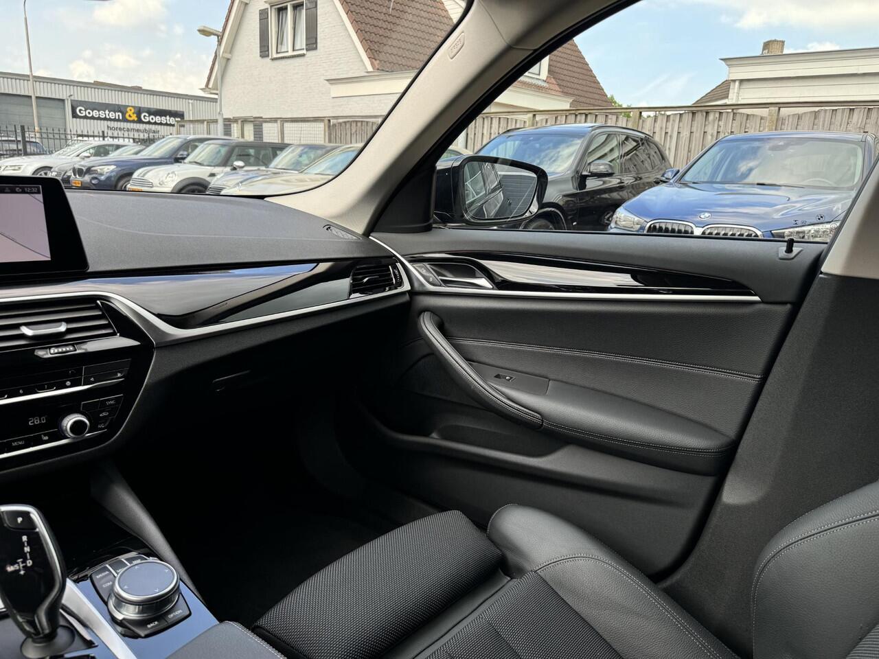 BMW 5-SERIE Touring 520i High Executive Shadow Line