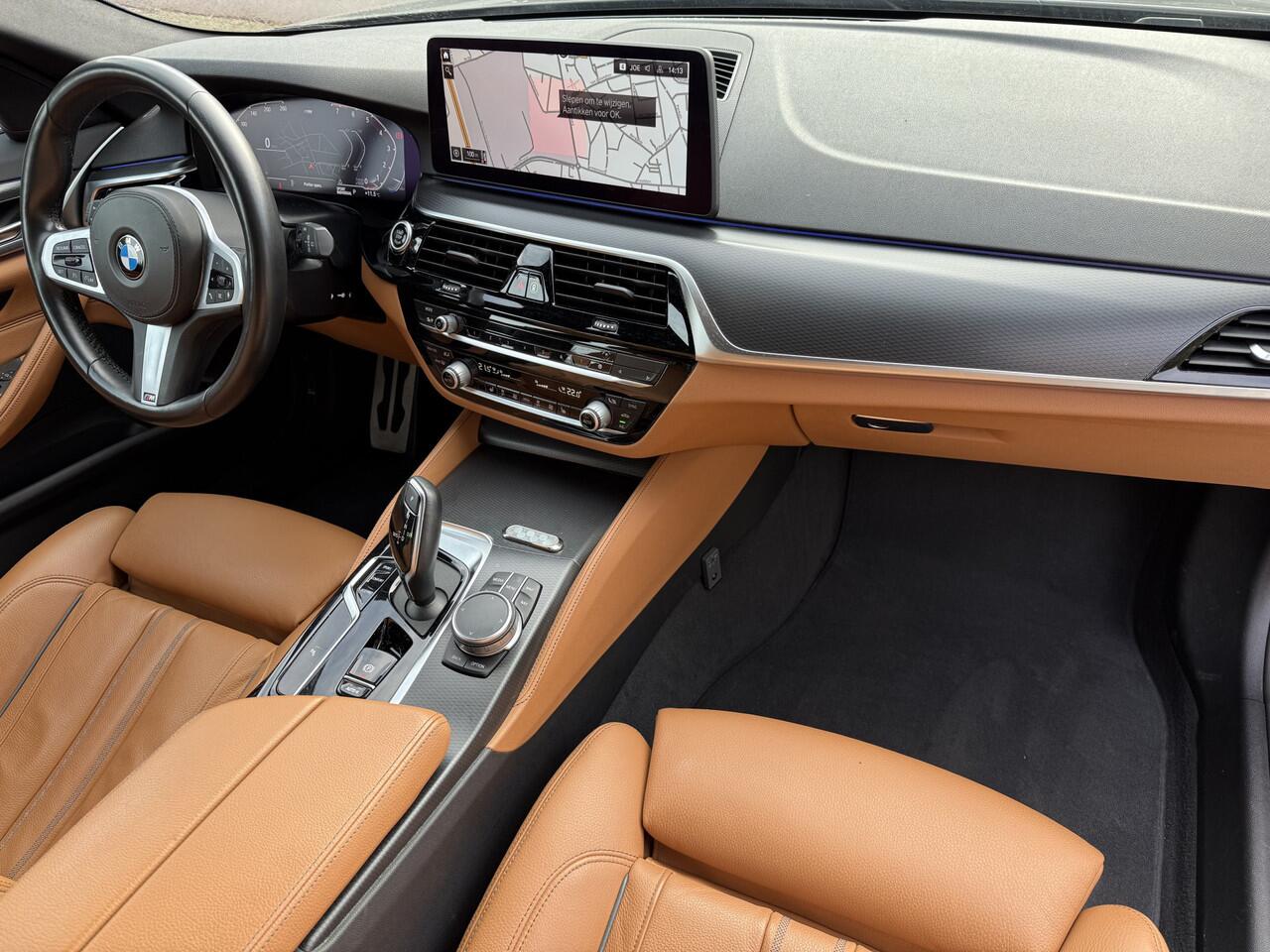 BMW 5-SERIE Touring 520i LCi Aut. M-Sport, Trekhaak | Sport-leder | Navi+