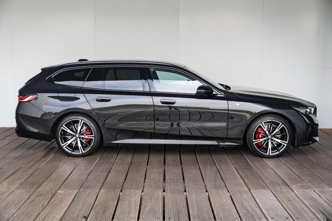 BMW 5-SERIE Touring 540d xDrive | M Sportpakket Pro | Innovation Pack | Comfort Access | Harman-Kardon | Panoramadak | Stoelverwarming | Trekhaak