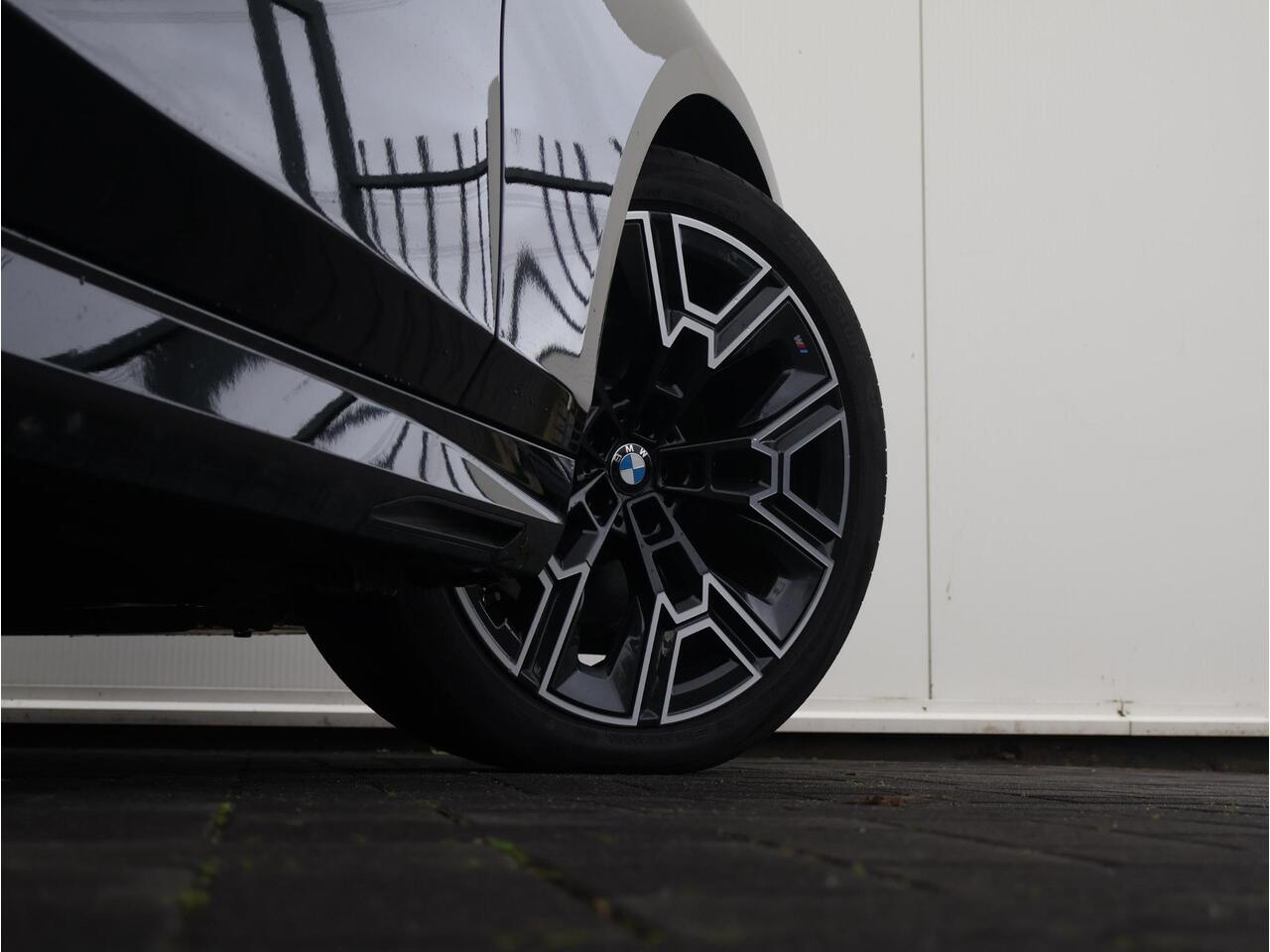 BMW 5-SERIE Touring 520i M Sportpakket Pro/ Verwarmd Stuurwiel/ Comfort Access/ Elektrische Trekhaak/ Panoramadak/ Harman-Kardon/ Stoelverwarming