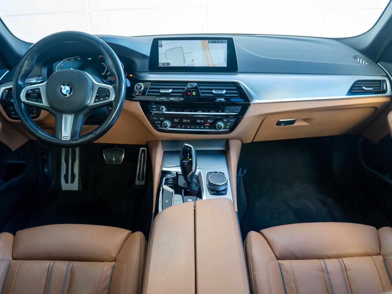 BMW 5-SERIE Sedan 520i | High Executive | M Sportpakket | Stoelverwarming | BMW Laserlicht | PDC | Trekhaak