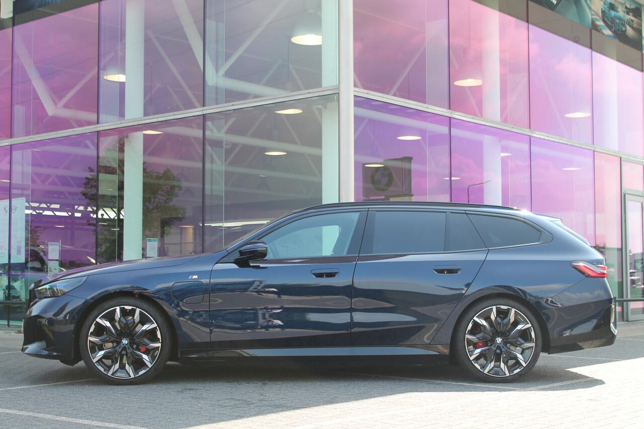 BMW 5-SERIE Touring 530e M Sport Automat / Panoramadak / Trekhaak / Stoelventilatie / Adaptieve LED / Parking Assistant Plus / Comfort Access