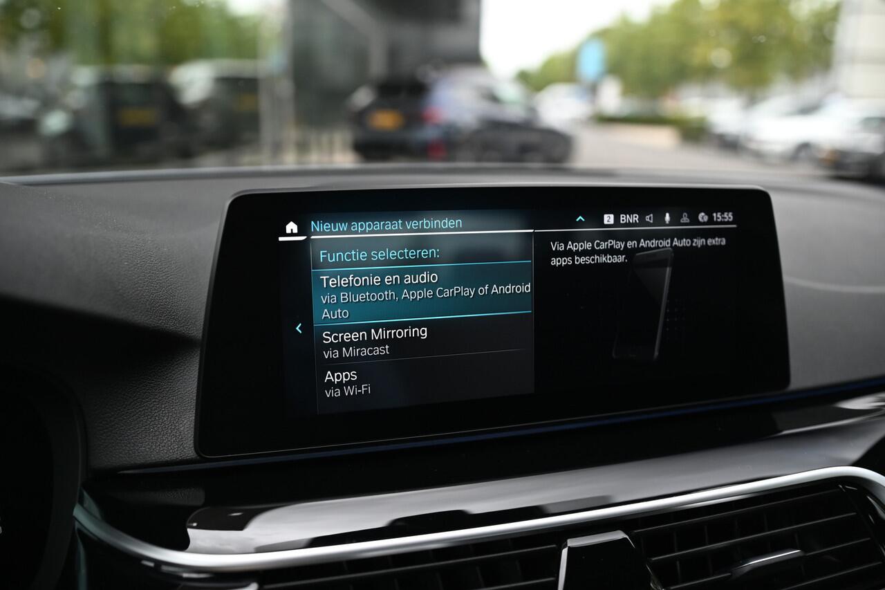 BMW 5-SERIE 530e xDrive High Executive M Sport Automaat / Sportstoelen / Soft Close / Comfort Access / Adaptieve LED / Head-Up / Stoelverwarming / BMW Live Cockpit Professional