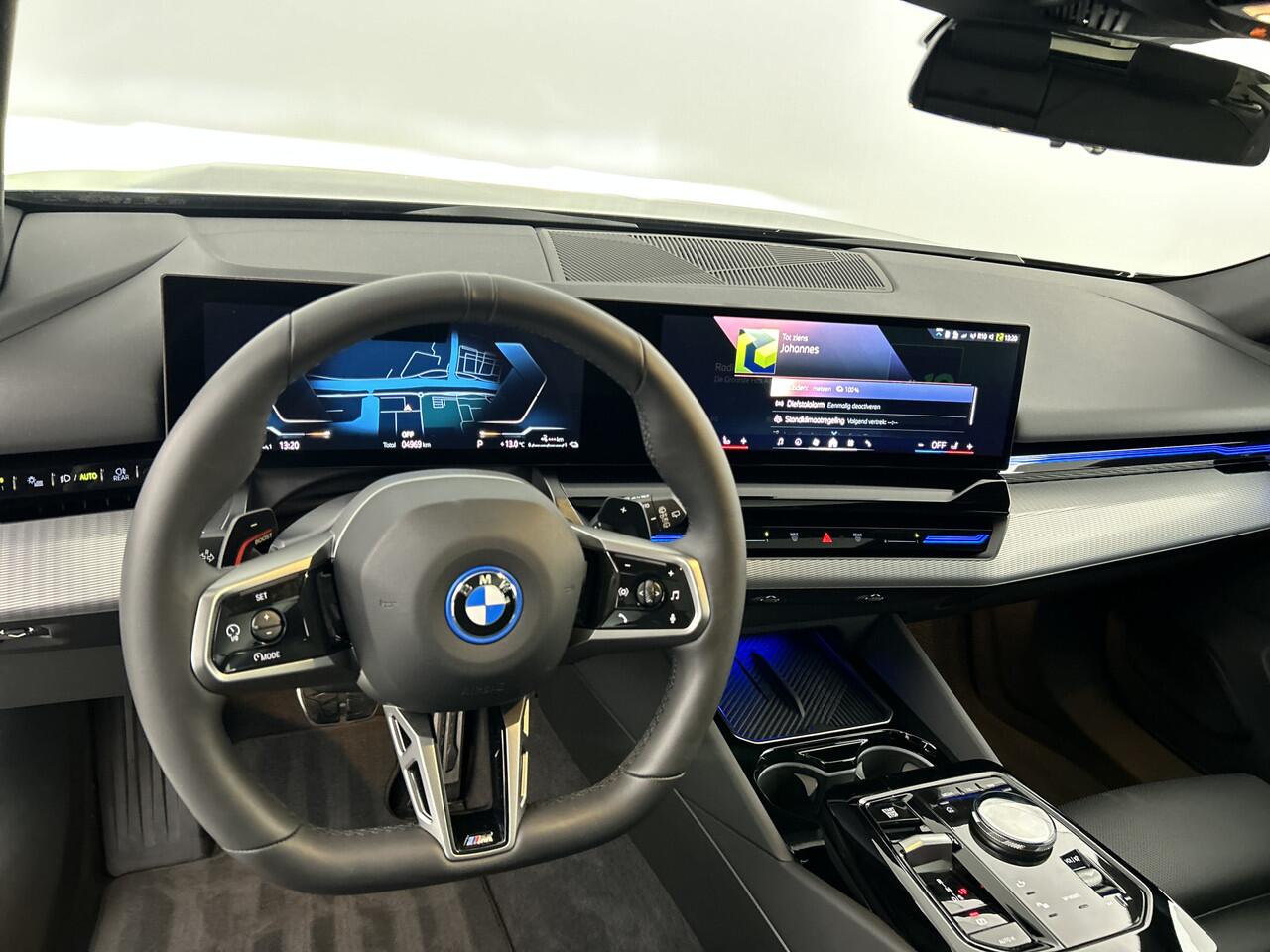 BMW 5-SERIE Touring 530e/M-Sport/Pano/Trekh/Leder/20"/BTW/Ned.Auto