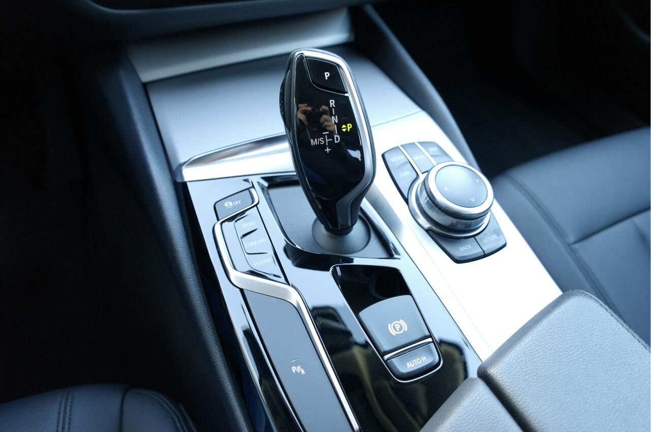 BMW 5-SERIE 520i High Executive Edition | Leder | Cruise | 20'' | Clima | Navi