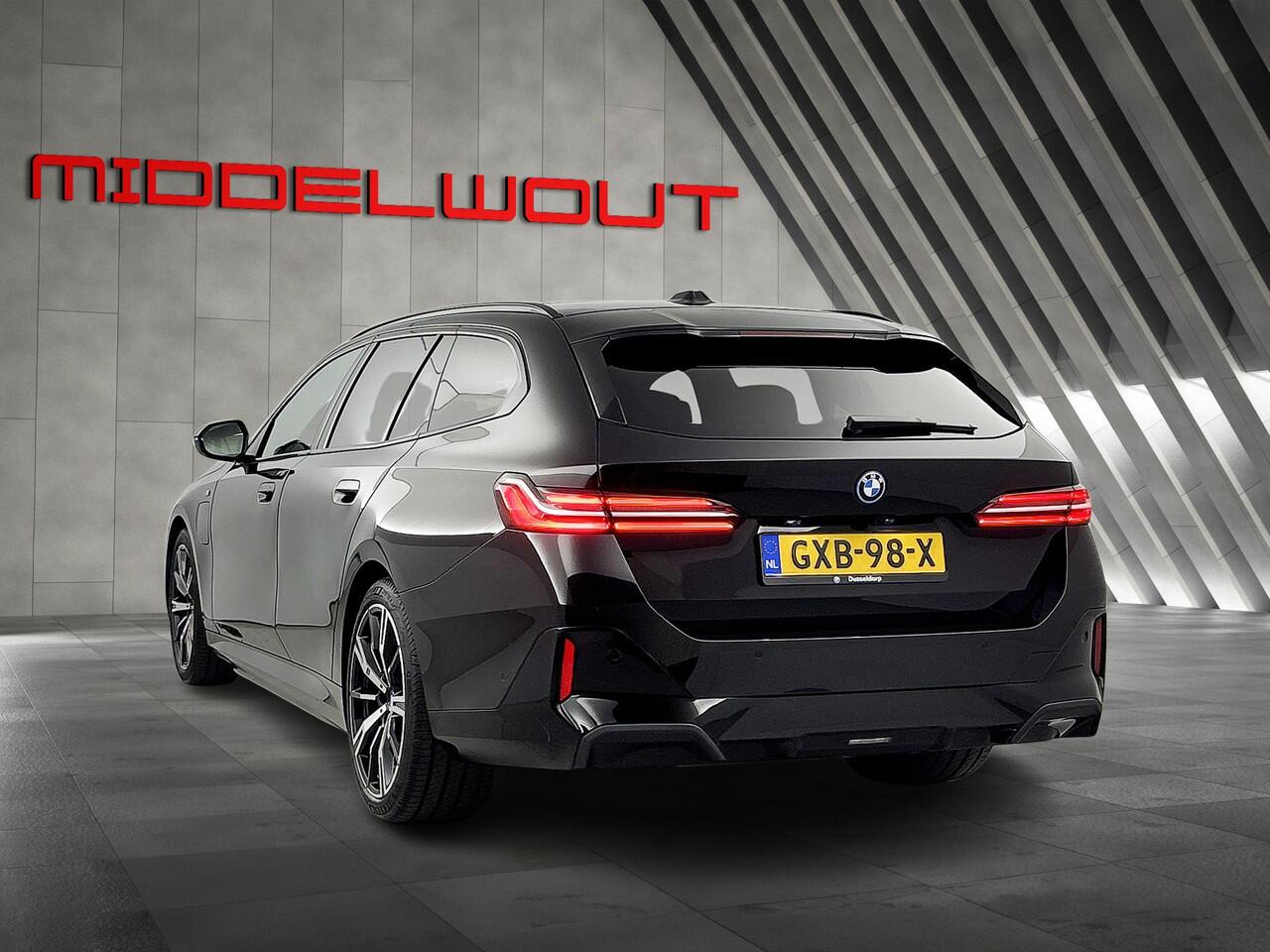 BMW 5-SERIE Touring 530e/M-Sport/Pano/Trekh/Leder/20"/BTW/Ned.Auto