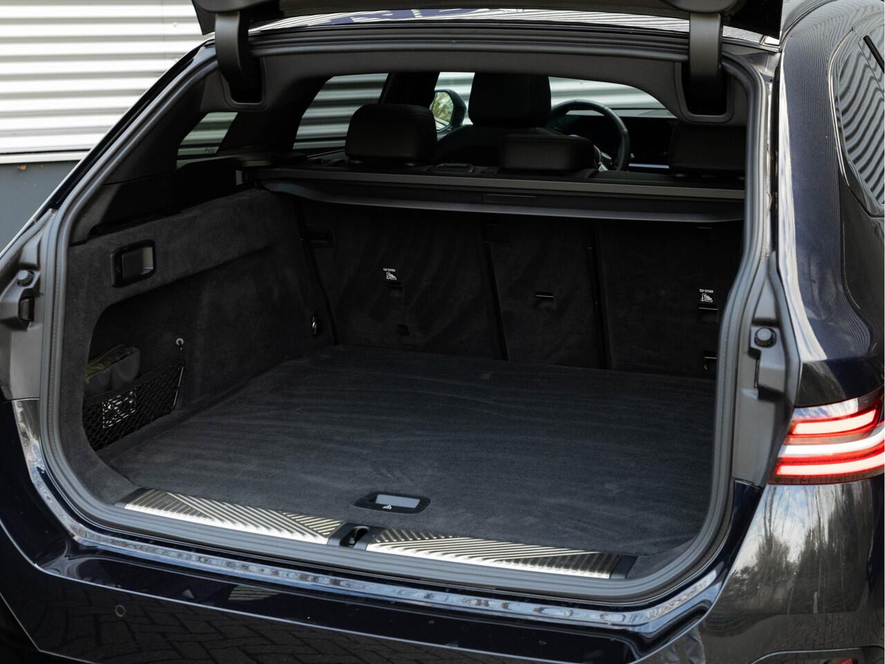 BMW 5-SERIE Touring 530e M-Sport - Pano - Trekhaak - Driving Ass - Camera