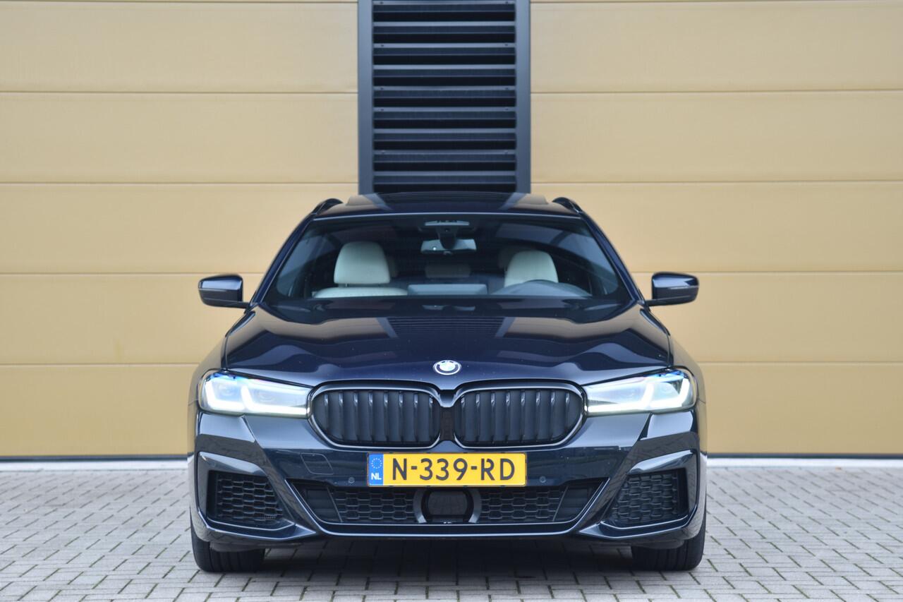 BMW 5-SERIE Touring 540i xDrive High Executive * M-Sport * Panoramadak * Laser * Stoelmassage * Softclose *