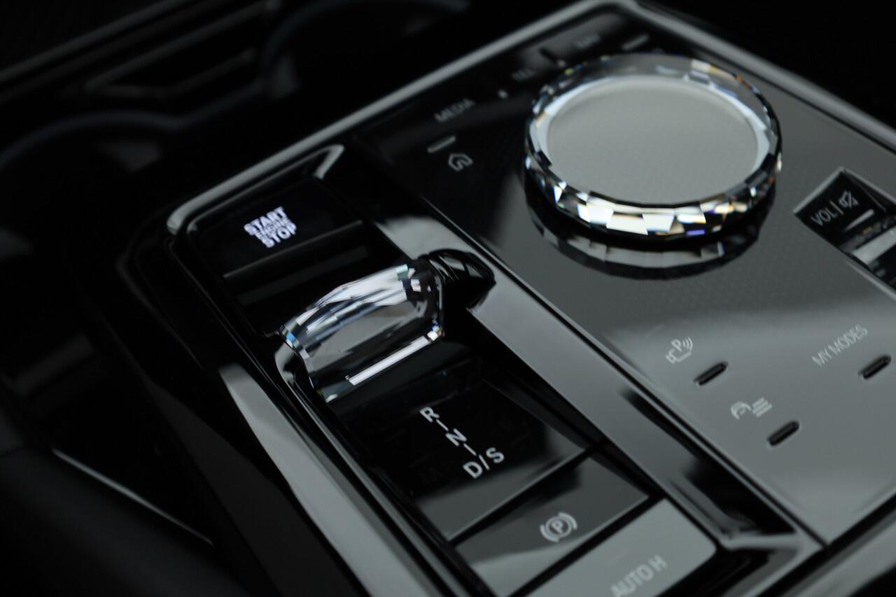 BMW 5-SERIE 530e xDrive M Sport | Pano | HUD | Harman Kardon | 360cam | Stoelventi. | Memory seats