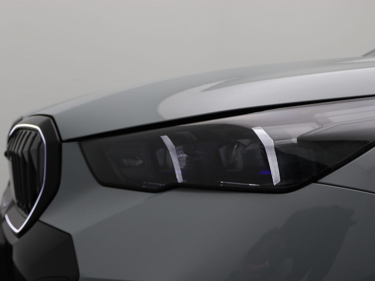 BMW 5-SERIE Touring 540d xDrive M Sportpakket Pro | Innovation Pack | Driving Assist Prof | Harman-Kardon | Panoramadak | 20"