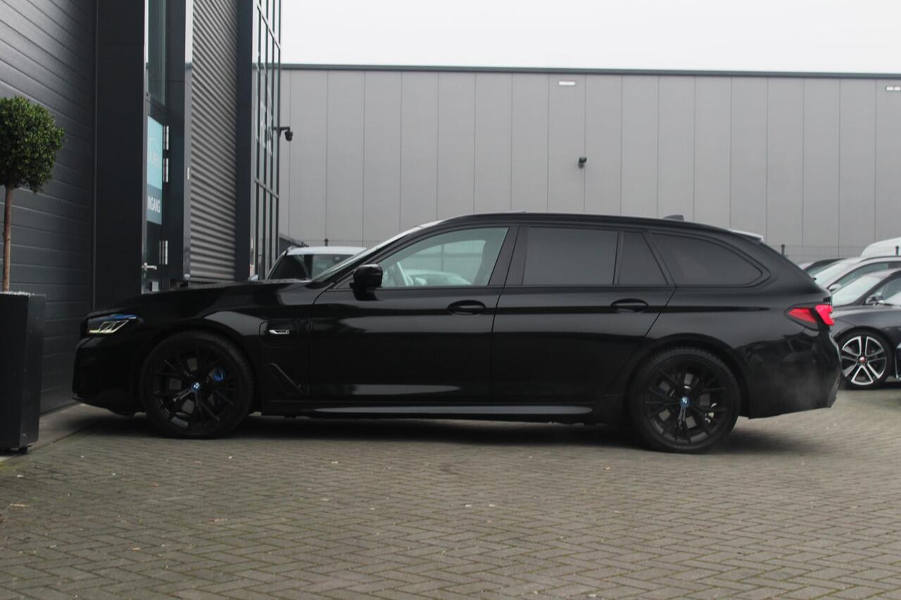 BMW 5-SERIE Touring 530e xDrive M-sport | Panorama-dak | Comfort Stoelen | Harman & Kardon | Cruise Control Adaptief | Sfeerverlichting | Electrische Achterklep