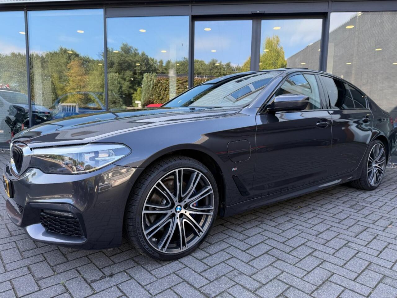 BMW 5-SERIE 530e iPerformance M-Sport,Schuifdak,Leer,LED,NaviPro,Cam,