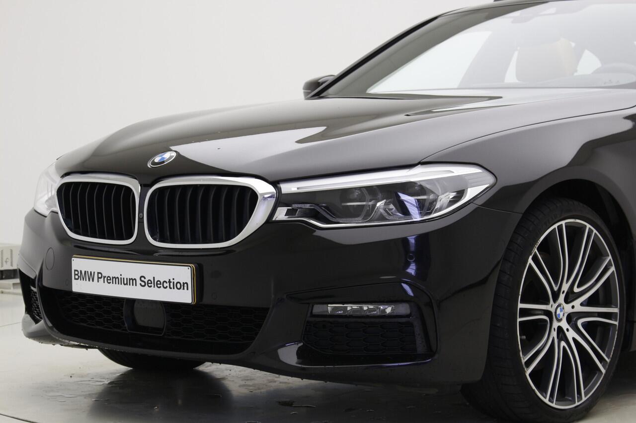 BMW 5-SERIE 530i xDrive Individual | Driving Assistant Plus | Stoelventilatie | M-Sport | Lederen Dash | Schuifdak | 20" | Harman Kardon |
