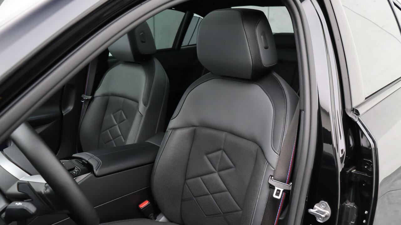 BMW 5-SERIE 550e xDrive M-Sport Pro | Bowers & Wilkins | Stoelventilatie | Panoramdak | Trekhaak | Carbon