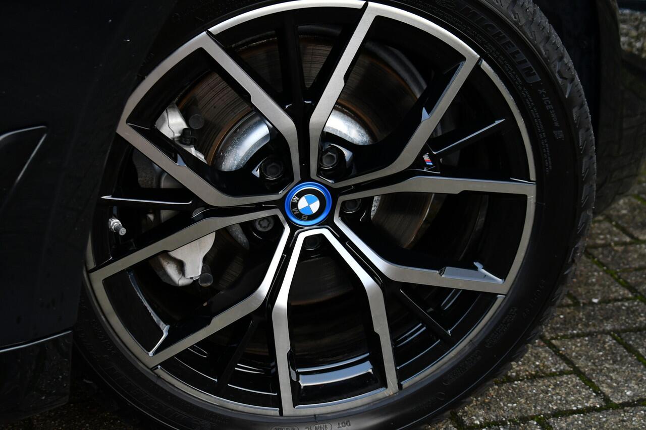 BMW 5-SERIE Touring 530e xDrive M-Sport Pano ACC H/K HUD 19inch