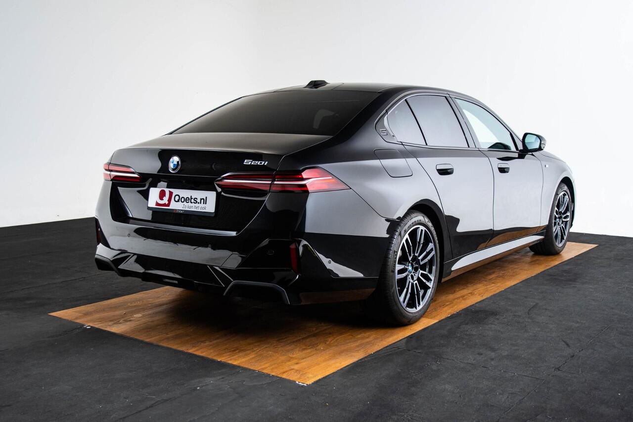 BMW 5-SERIE 520i M Sport - Panoramadak - Stoelverwarming/ventilatie voorstoelen - Head up - Parking/Driving Assistant - Active Guard - Comfort Access - Stuurwielrandverwarming - Comfort Pack -