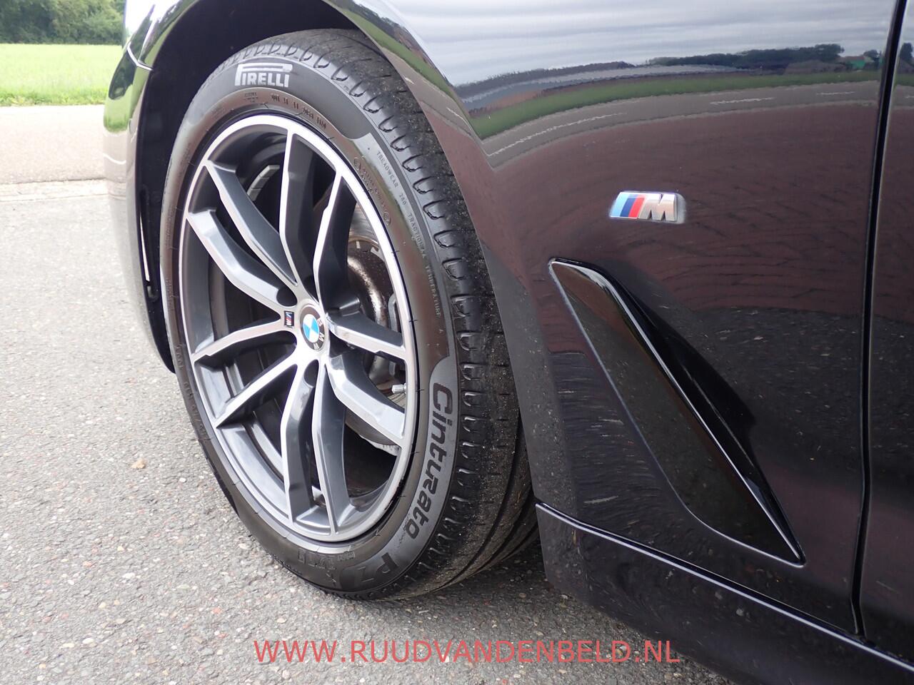 BMW 5-SERIE Touring 520i LCI M-PAKKET SHADOWLINE PANODAK/COMFORTLEER/TREKHAAK