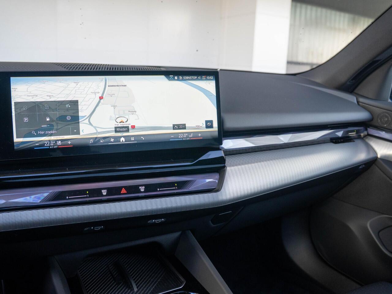 BMW 5-SERIE Sedan 520i | M Sportpakket | Innovation Pack | Stuurwielrand verwarmd | Comfort Access | Panoramadak | Stoelverwarming | Harman-Kardon | Trekhaak