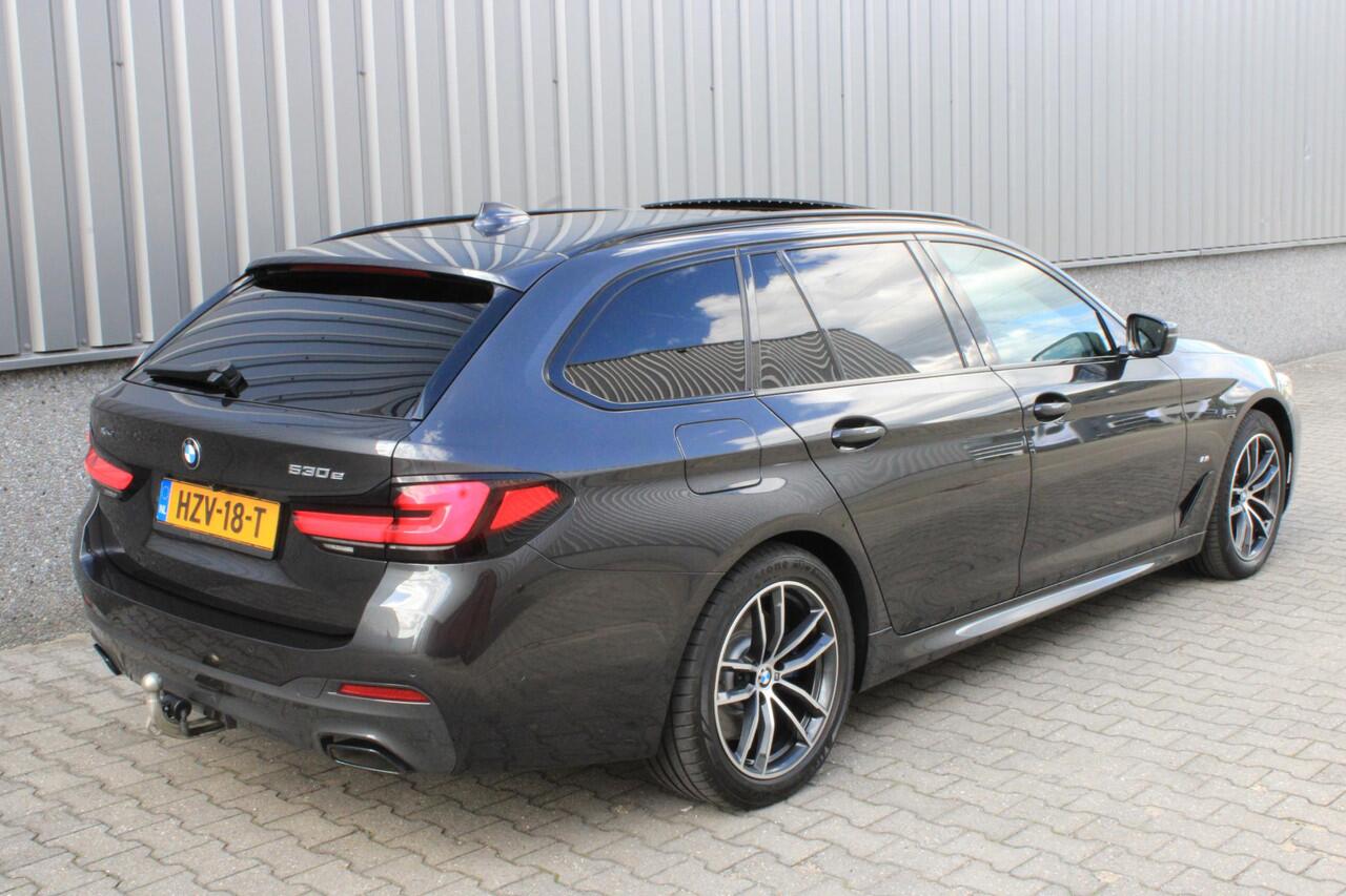 BMW 5-SERIE Touring 530e xDrive M Sport Pano | Trekhaak | Laser LED | Comfort Access | ACC | HarmanKardon | Leder | Shadowline | Sophisto Grau | BTW