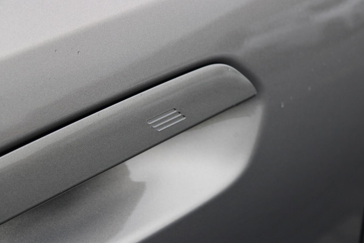 BMW 5-SERIE Touring 530e M Sport M Sport Automaat / Panoramadak / Trekhaak / Achteruitrijcamera / Adaptieve LED / Parking Assistant / Stoelverwarming