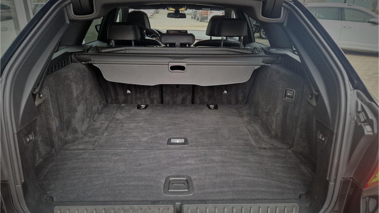 BMW 5-SERIE Touring 520d High Executive ACC / M-Pakket / Virtual display / Stoel verwarming & verkoeling / Carplay / Memory