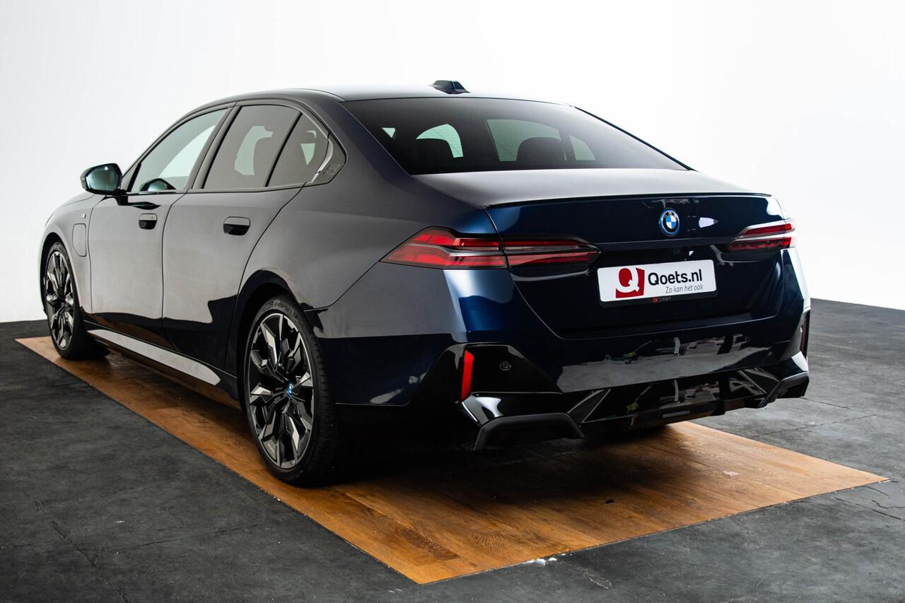 BMW 5-SERIE 550e xDrive M Sport Pro - Driving/Parking Assistant Professional - Harman Kardon - Comfort Access - Comfort Pack - M Adaptief onderstel Professional - Iconic Glow - Active Guard - Harman Kardon -