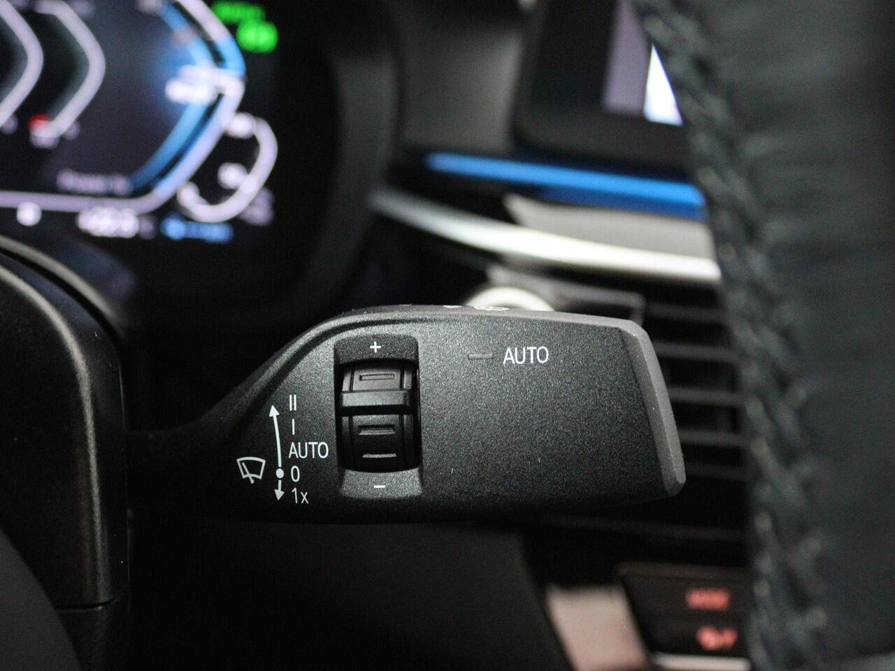 BMW 5-SERIE 530e Business Edition Plus | M Sport | Panoramadak | Head-up Display | Live Cockpit | Nederlandse Auto | NAP |