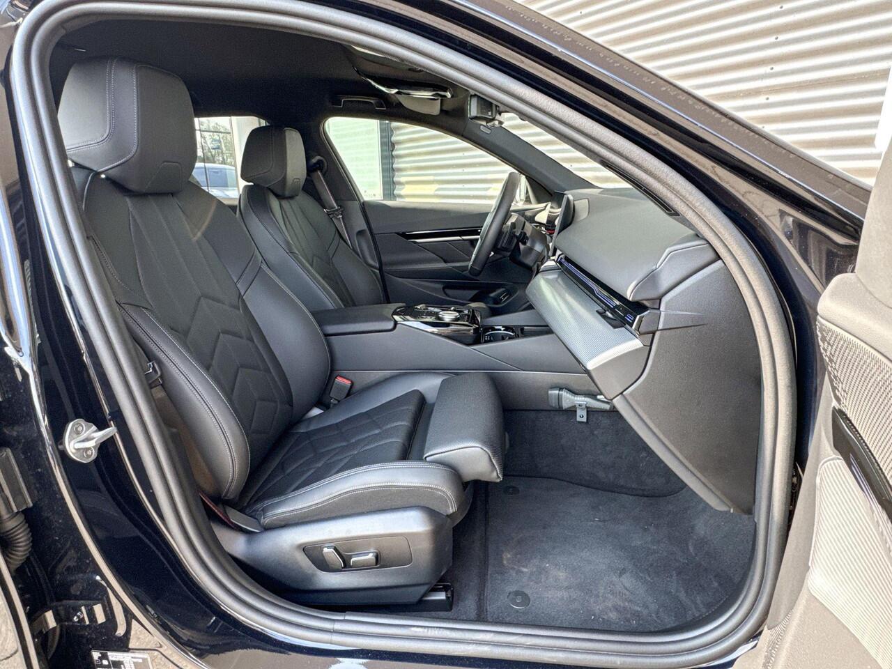 BMW 5-SERIE Touring 530e M Sportpakket Pro / Innovation Pack / Travel Pack / Comfort Pack