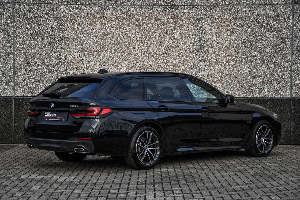 BMW 5-SERIE Touring 530e xDrive Executive BTW | Laser Light | M-pakket | Concoursstaat