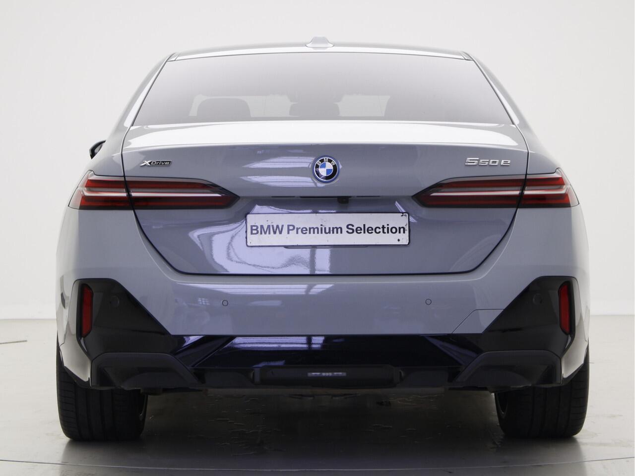 BMW 5-SERIE 550e xDrive M-Sport | Trekhaak | CoPilot | 20" | Bowers & Wilkins Surround | 489 pk