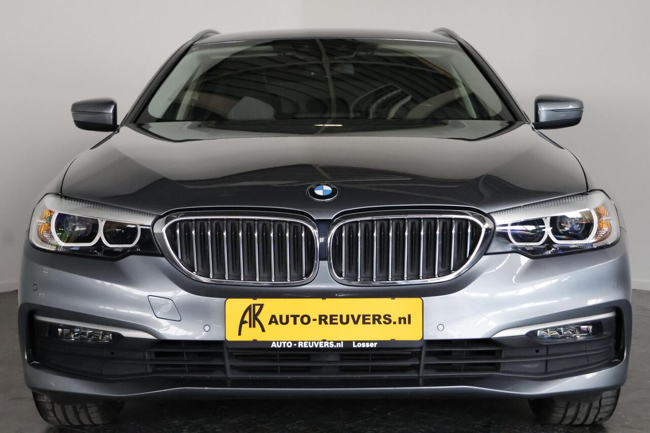 BMW 5-SERIE Touring 520i Business Edition Cruise / Navi / Carplay / Camera / Trekhaak
