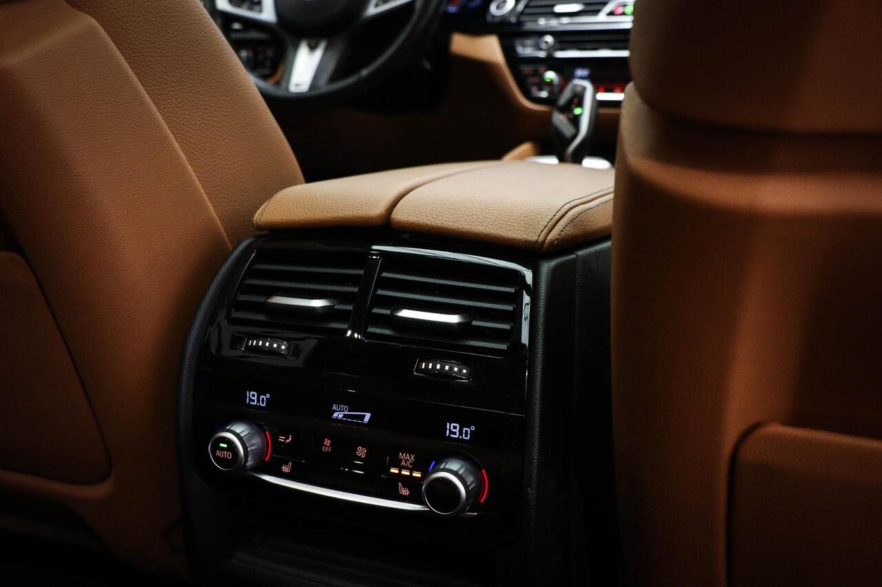 BMW 5-SERIE Touring 540i xDrive High Executive | LASER LED | HEAD UP | PANORAMADAK | 360 CAMERA | TREKHAAK