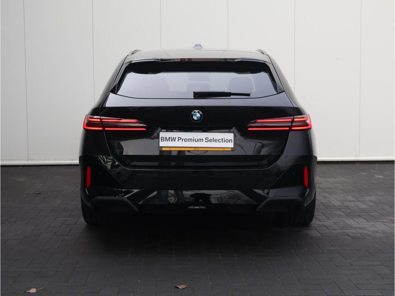 BMW 5-SERIE Touring 520i M Sportpakket Pro/ Verwarmd Stuurwiel/ Comfort Access/ Elektrische Trekhaak/ Panoramadak/ Harman-Kardon/ Stoelverwarming