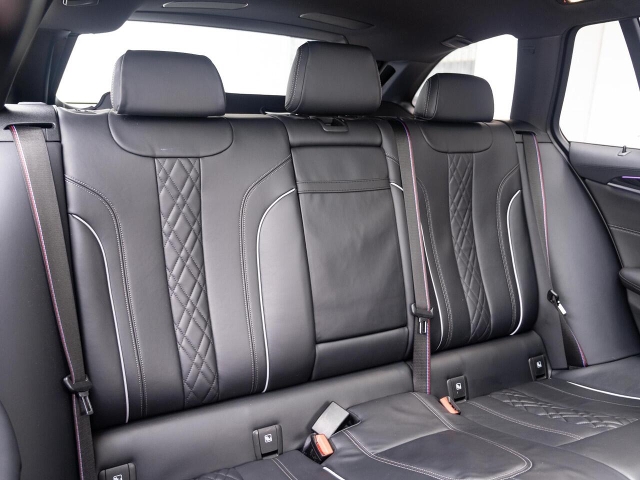 BMW 5-SERIE Touring 530i | High Executive | M Sportpakket | Harman Kardon | Verwarmd Stuurwiel | Comfort Access | Achteruitrijcamera | Panoramadak | Stoelverwarming | Head-Up Display