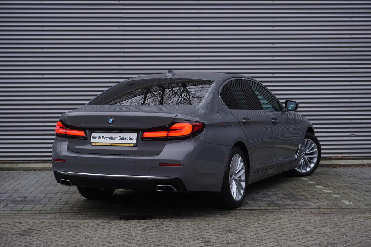 BMW 5-SERIE Sedan 530e High Executive | Luxury Line | Parking Pack | Driving Assistant | Parking Assistant Plus | HIFI System Harman Kardon