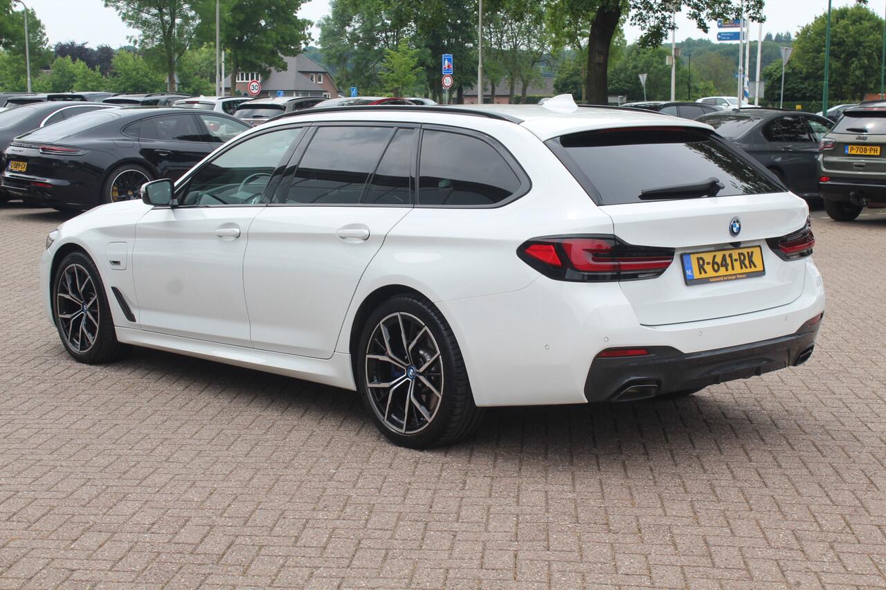 BMW 5-SERIE Touring 530e Business Ed. M Sport 44.229 km! SOH 95,2% / Trekhaak / Panoramadak / Head-up / 19'' / Laser LED / Sfeerverlichting / Leder / Safety-pack / Stuurverwarming / Cruise Control