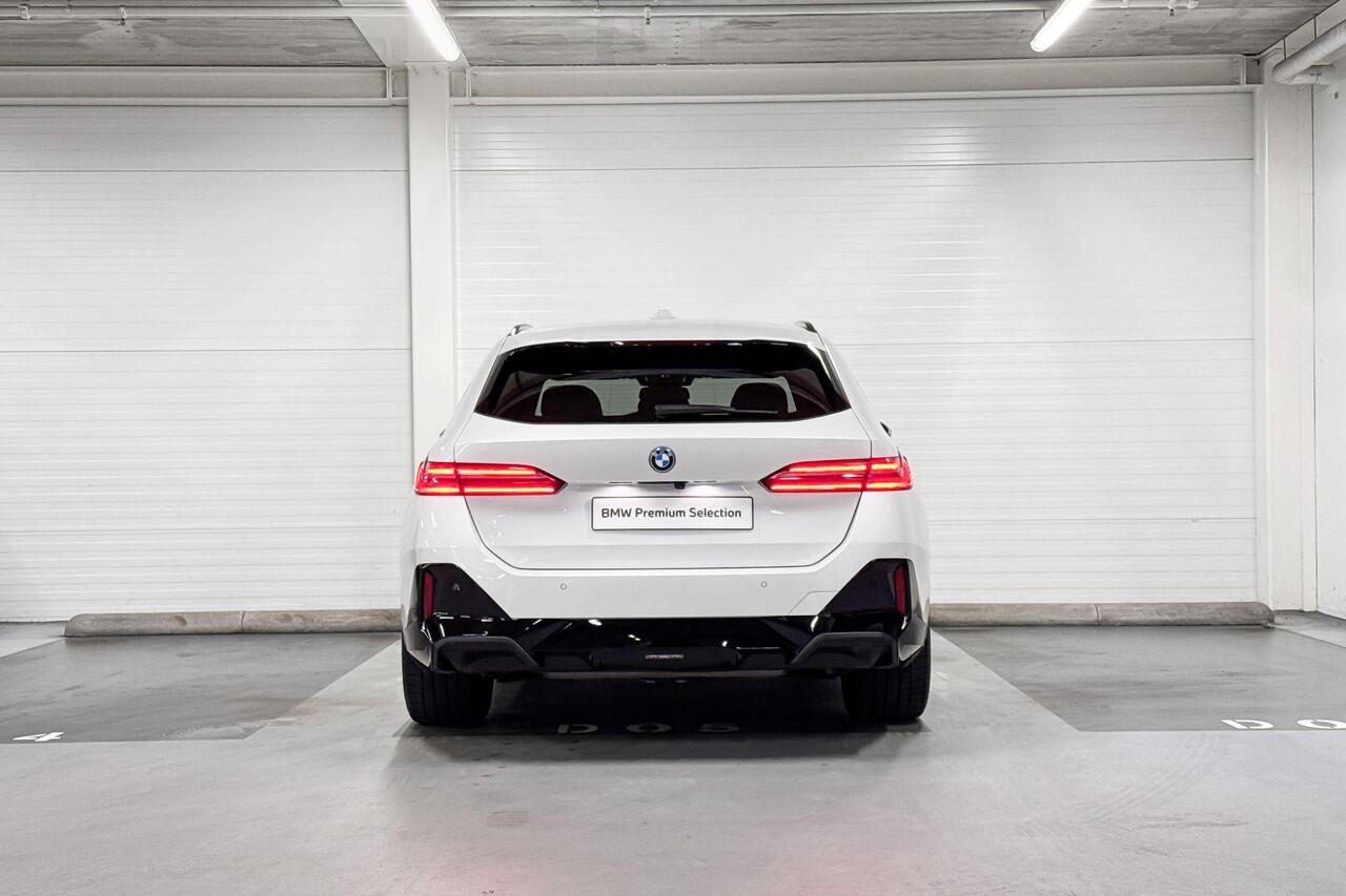 BMW 5-SERIE Touring 550e xDrive | M-Sport Pro | Pano | Bowers & Wilkins | Trekhaak